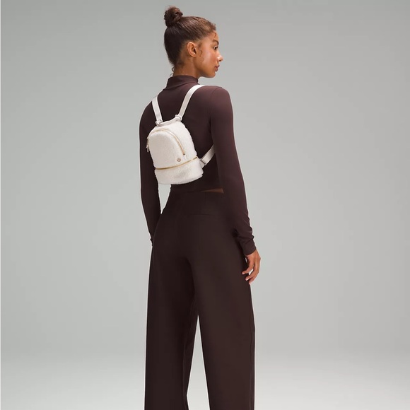 City Adventurer Backpack Micro 3L
Fleece - Picture 2 of 3